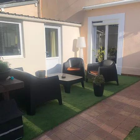 Willa Maison Complete Proche Circuit 24H Centre Ville 10 A 12 Personnes 5 Chambres 3 Salles De Bain