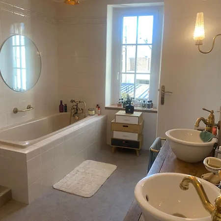 Villa Maison Complete Proche Circuit Centre 8 A 10 Personnes 4 2 Salle De Bain Le Mans
