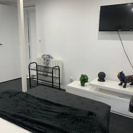 Maison Complete Proche Circuit Centre 8 A 10 Personnes 4 2 Salle De Bain Le Mans