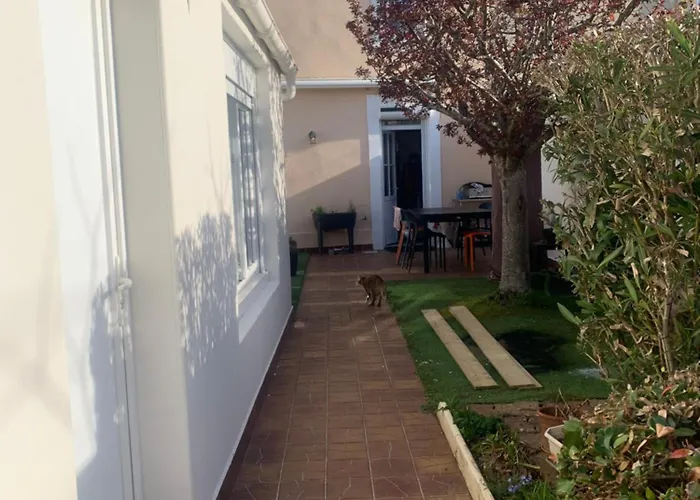 Maison Complete Proche Circuit Centre 8 A 10 Personnes 4 2 Salle De Bain Le Mans