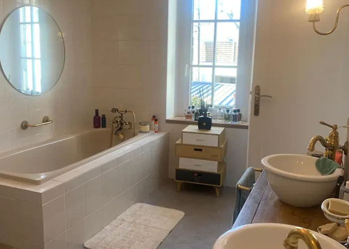 Villa Maison Complete Proche Circuit Centre 8 A 10 Personnes 4 2 Salle De Bain Le Mans