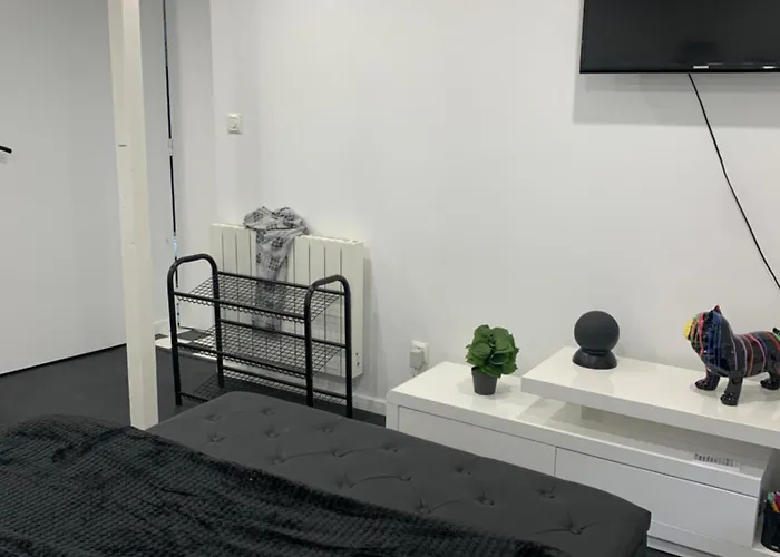 Maison Complete Proche Circuit Centre 8 A 10 Personnes 4 2 Salle De Bain Le Mans